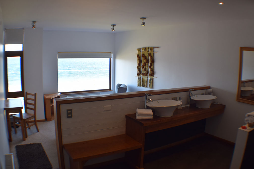 Puerto Natales Weskar Lodge Superior Room Wash Basin