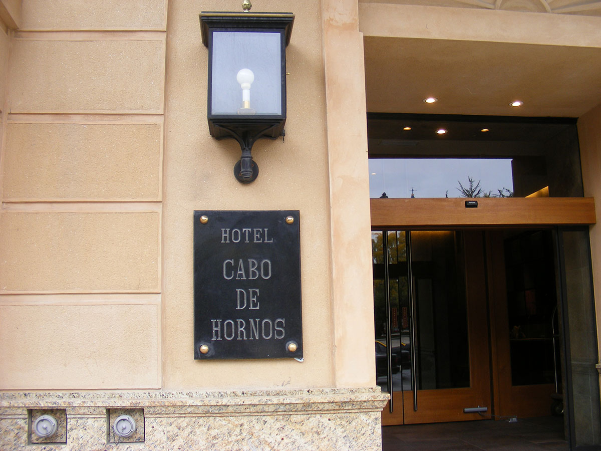 Punta Arenas Hotel Cabo De Hornos Entrance
