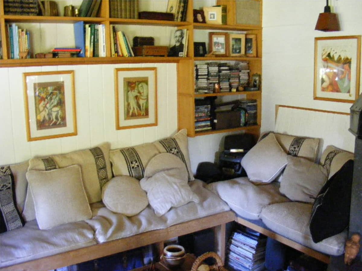 Raul Marin Fundo Los Leones Living Room